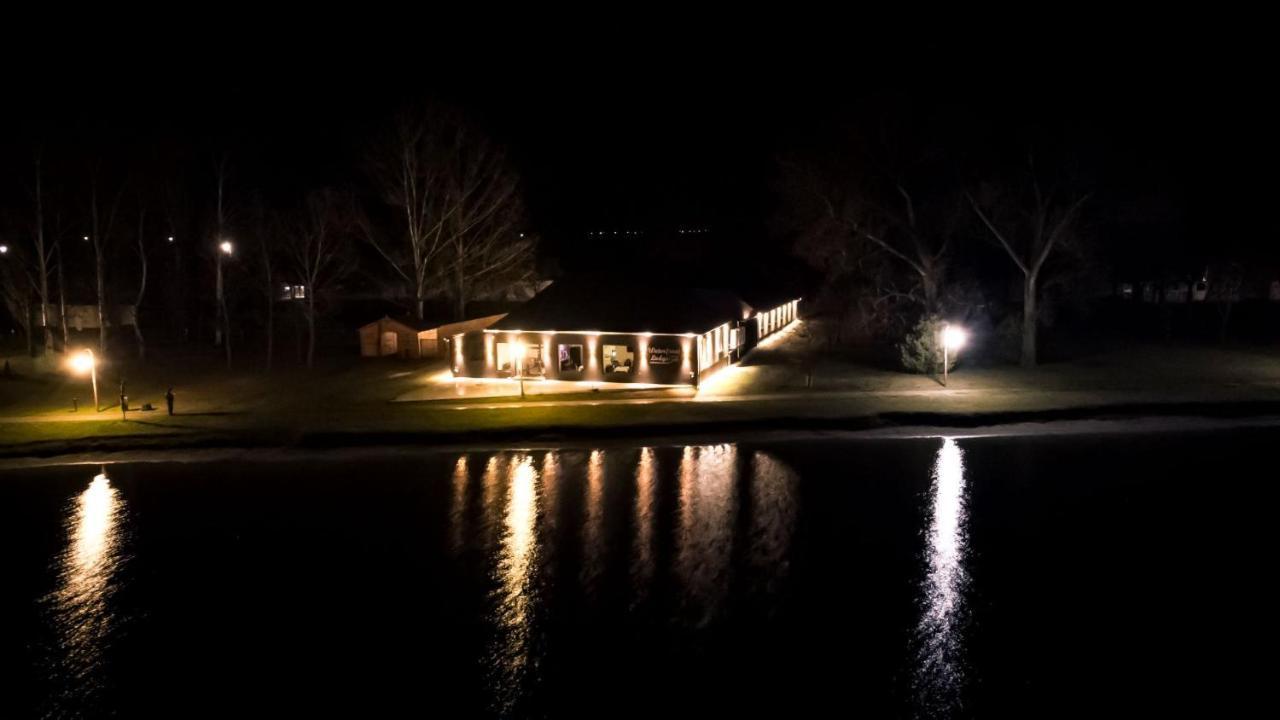 Waterfront Lodge ดูนาปาตาย ภายนอก รูปภาพ